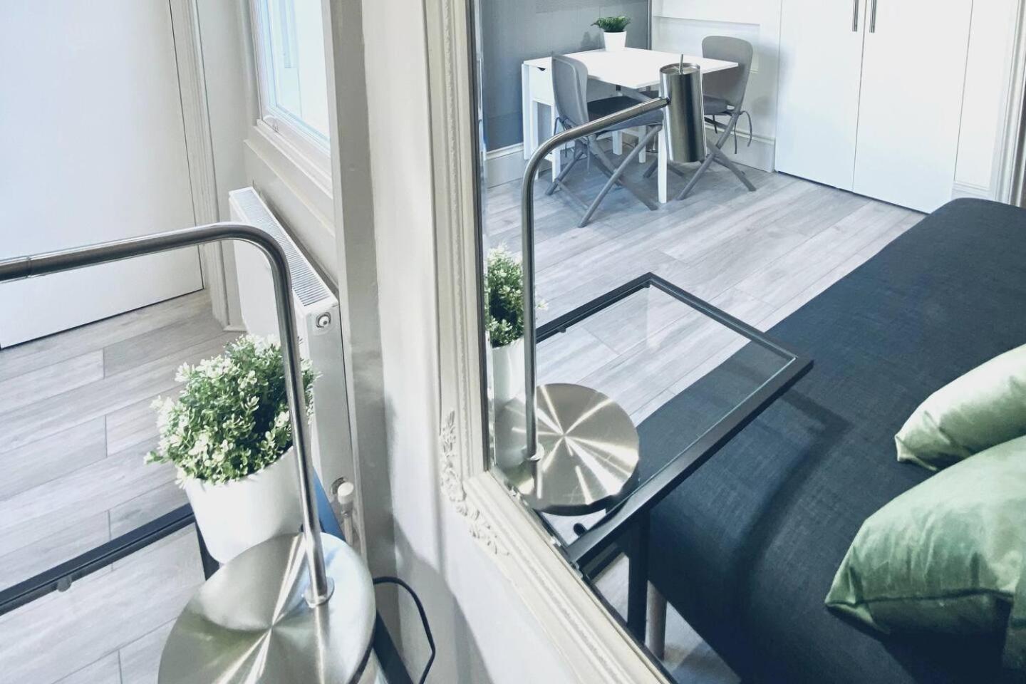 Apt 03 Beachside Beauty Central Studio Steps From Cafes Brighton Kültér fotó
